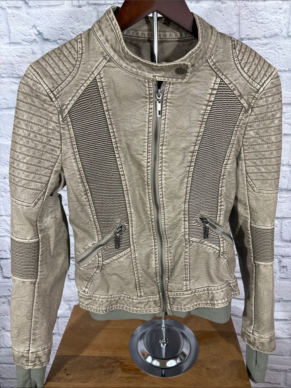 LA Coalition Vegan Leather Women's Moto-Style Leather Ribbed Panels Jacket XS